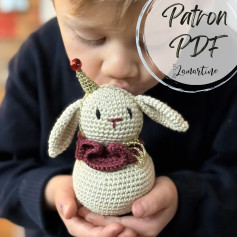 Adorable lapin crochet avec chapeau et col festif