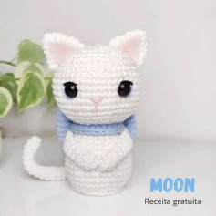 Amigurumi de gato fofo com cachecol azul