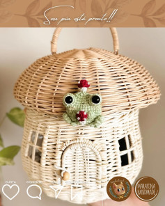 Cesta de Crochê com Sapo Amigurumi Decorativo