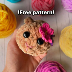 Cute Crochet Kitty Pattern with Flower Accessory