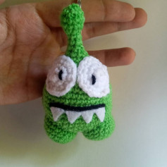 Llavero de monstruo verde tejido a crochet