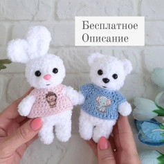 Милые вязаные игрушки: зайка и медвежонок в одежде
