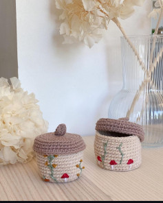 Petits Paniers au Crochet avec Motifs de Champignons