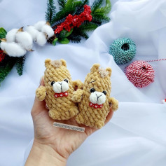 Вязаные игрушки - мягкие медвежата с бантиками