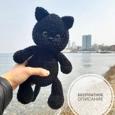 Вязаный котенок на берегу моря: бесплатное описание