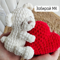 Вязаный мишка с сердцем - схема и мастер-класс