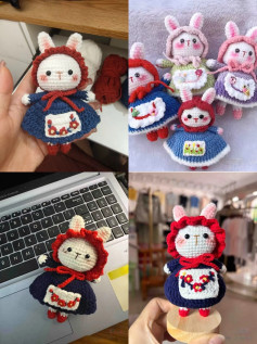 Amigurumi de Coelho com Vestido e Avental Encantador