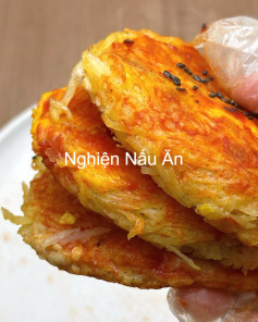 Bánh Khoai Tây Giòn Tan Lòng Đỏ Trứng