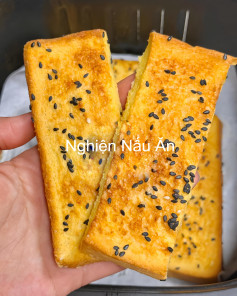 Bánh Mì Nướng Trứng Sữa Mè Đen Giòn Tan