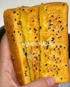 Bánh Mì Nướng Trứng Sữa Mè Rang Giòn Tan