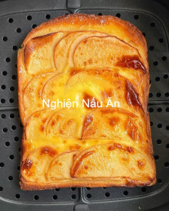 Bánh Mì Táo Trứng Sữa Chua Giòn Thơm