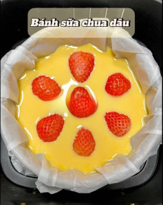 Bánh sữa chua dâu thơm lừng, ngọt ngào mùa hè