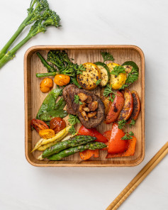 Bento Thăn Bò Filet Mignon Nướng Rau Và Táo