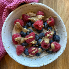 Bát sữa chua protein quả mọng: Niềm vui buổi sáng tràn đầy năng lượng