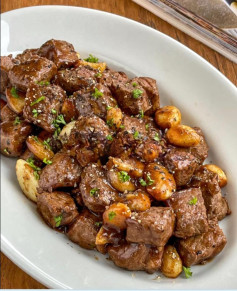 Bò Chiên Tỏi Sốt Tiêu Đen Ngon Mềm Đậm Đà