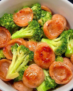 Bông Cải Xanh Xào Xúc Xích Đậm Đà Hương Vị