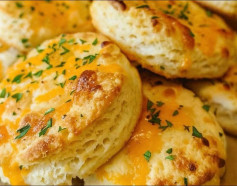 Buttery Garlic–Cheddar Drop Biscuits