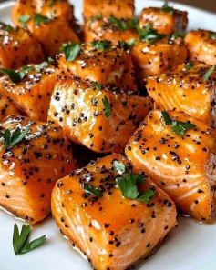 Cá Hồi Sốt Bơ Tỏi Tiêu Đen Thơm Ngậy