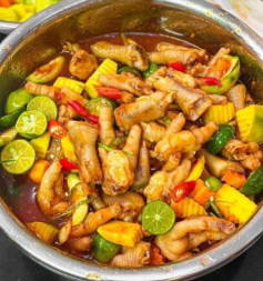 Chân Gà Sốt Thái Chua Cay Xoài Cóc