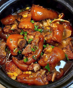 Chân Giò Hầm Đậm Đà Hương Vị Bia Và Thảo Mộc