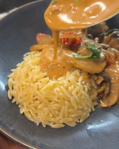 Creamy Chicken Delight with Spinach and Mushroom