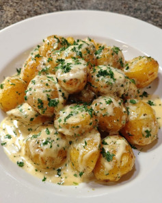 Creamy Garlic Sauce Mini Potatoes