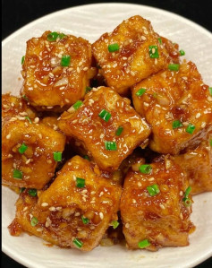 Đậu phụ giòn với nước sốt tỏi cay