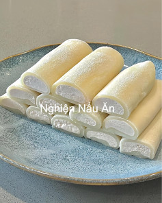 Cuốn Bánh Nếp Lạnh Hương Dâu Phô Mai Dẻo Mịn