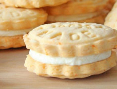 Custard Cream Cookies