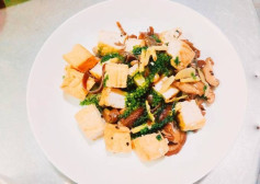 Đậu Hủ Xào Rong Nho Nấm Thơm