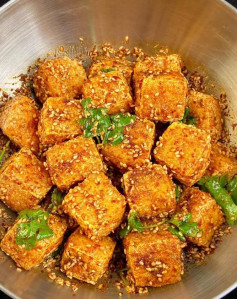 Đậu Phụ Giòn Cay Sốt Mè Rang Thơm Lừng