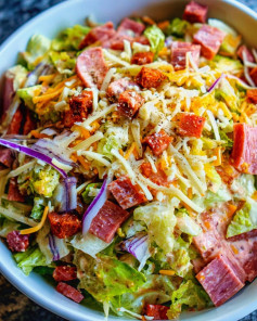 🥪 Italian Grinder Salad - crunchy, zesty, and full of flavor! 🥪