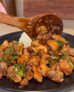 Lighter General Tso’s Chicken with Broccoli Bliss