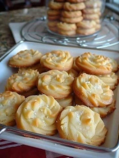 Low-Sugar Vanilla Almond Cookies (Diabetic-Friendly)