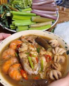 Mắm kho hải sản đậm đà, hòa quyện vị ngọt nước dừa