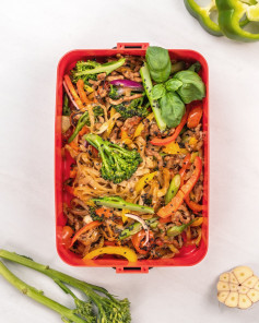 Mì Gạo Xào Thịt Heo Châu Âu Giòn Ngon Sắc Màu