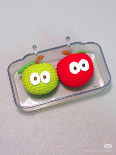 Móc Len Bạn Táo Dễ Thương: Mẫu Amigurumi Đỏ và Xanh chart táo cute chart sưu tầm #chartmoclen #moclenhandmade #crochet