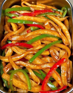 Nấm Đùi Gà Xào Ớt Chuông Sắc Màu