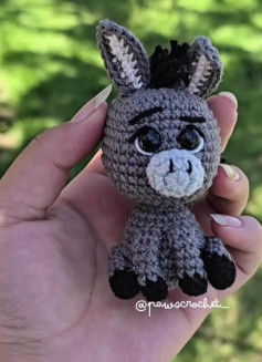 Patrón de amigurumi de burro adorable y fácil de hacer