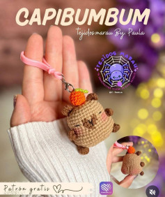 Patrón de llavero Capibara amigurumi con sombrero de calabaza