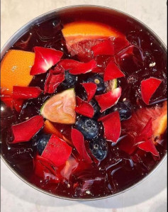 Sangria Trái Cây Mát Lạnh Cho Tiệc Tùng
