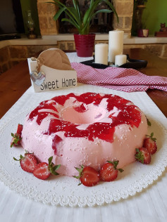 STRAWBERRY JELLY MOUSSE CAKE