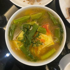 Súp cá chua ngọt với cà chua và dứa