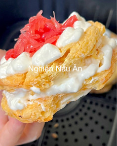 Tart kem trái cây tươi mát, giòn tan