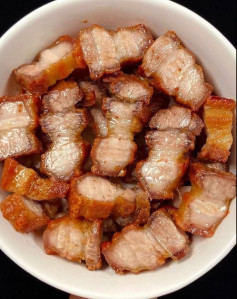 Thịt Ba Chỉ Chiên Giòn Da Vàng Rụm Mềm Mọng