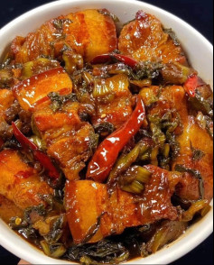 Thịt Ba Chỉ Kho Dưa Chua – Đậm Đà Hương Vị Quê