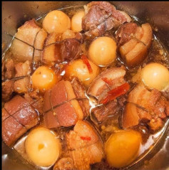 Thịt Kho Trứng Dừa Xiêm Đậm Đà Hương Vị Quê