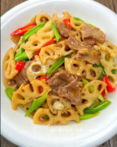 Thịt Lợn Xào Củ Sen Giòn Ngon Đậm Đà