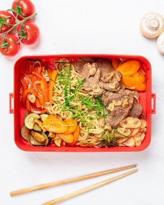 Udon hương vị bò xào, rau củ tươi mát