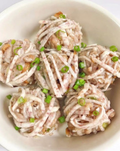 Viên Khoai Môn Hấp Mềm Thịt Thơm Nấm